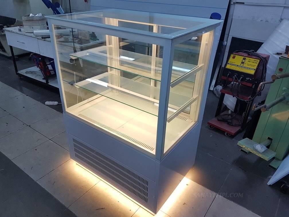 Beyaz Dik Pasta Dolabı