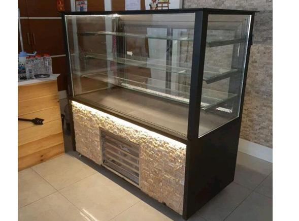 Doğaltaşlı Standart Pasta Teşhir Dolabı