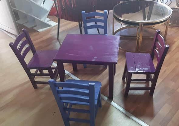 Renkli Ahşap Masa Sandalye Takımı