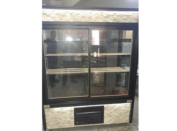 Siyah Sütlük Dolabı