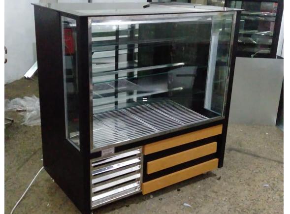 Showcaseli Tatlı Dolabı