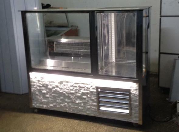 Waffle, Ekler Ve Sütlü Tatlı Dolabı